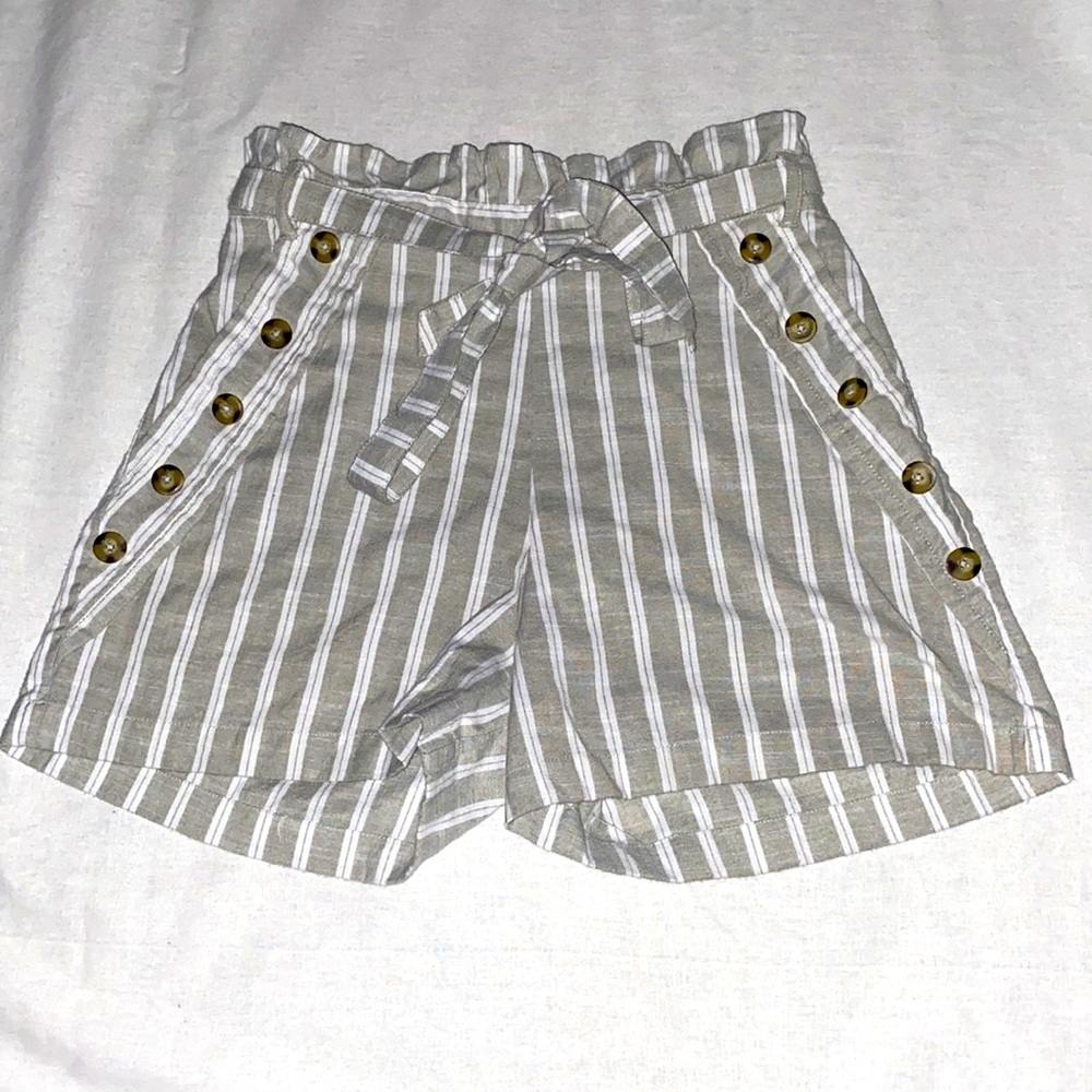 cute striped shorts (with belt)